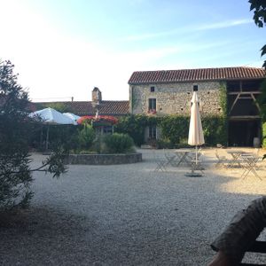 Stunning courtyard at Le Caillau in Vire-sur-lot