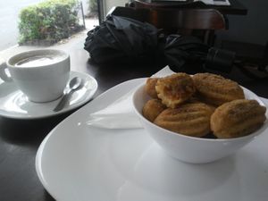 Poção de mini-churros e café expresso com leite vegetal at Bistro Vegano in Niteroi