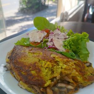 Grãomelete de cogumelos e queijo vegano. at Bistro Vegano in Niteroi