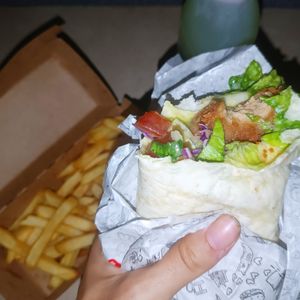 Wrap de frango frito vegano + batata frita + suco de abacaxi com hortelã. at Bistro Vegano in Niteroi