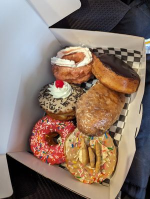 Strawberry cheesecake, Boston cream (AMAZING), root beer float, fritter, Simpsons, dunkaroo at V Food Spot in London