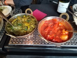Vegan chicken saag and Kashmiri vegan chicken at Kohinoor van India in Groningen