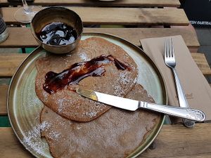 pancakes wit syrup  at All About Eve in Hasselt