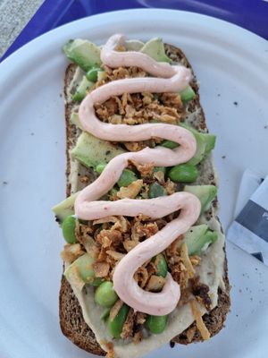 Vegan Hummus, avo & edamame toast at Juicy Avenue in Gran Canaria