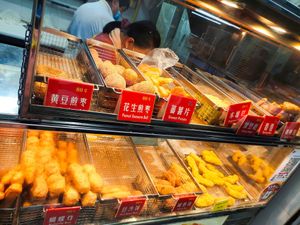 Items available at Delisnacks 德利食 - Eunos Market in East Singapore