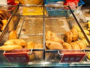 Items available at Delisnacks 德利食 - Eunos Market in East Singapore