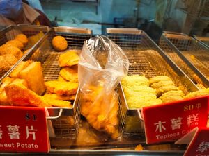 Fried sweet potato at Delisnacks 德利食 - Eunos Market in East Singapore