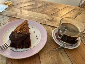 Biscuit cake and Americano  at Au Bonheur des Chats in Lyon