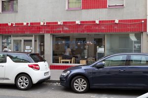 view from the street at Au Bonheur des Chats in Lyon