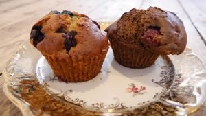 Blueberry and Matcha-raspberry muffins at Au Bonheur des Chats in Lyon