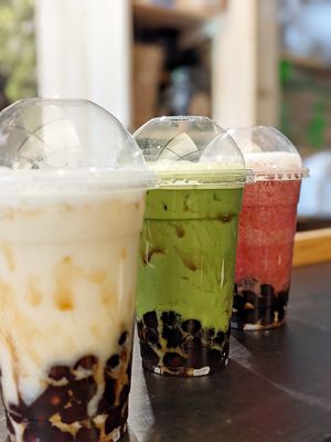 Bubble teas at The Goji Bar in Paris