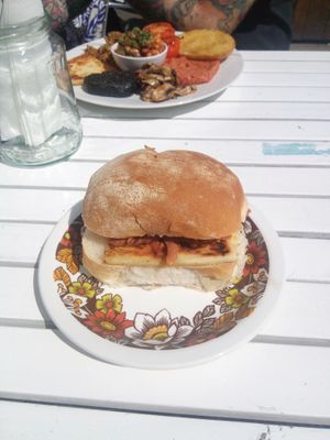 Breakfastroll mit Bakon und Potato Scone at The Glasvegan in Glasgow