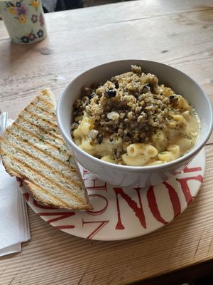 Mac and cheese with added haggis #Veganuary at The Glasvegan in Glasgow