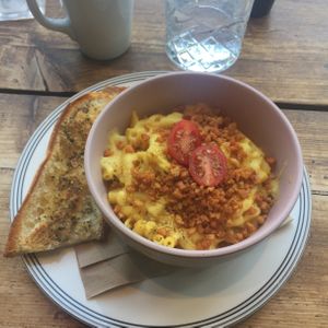 Mac & Cheese with Garlic Bread  at The Glasvegan in Glasgow