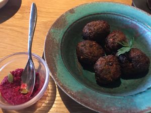 Falafel, minus 1 or 2 at Latte Graphic in Ebina