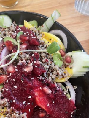 Ausschnitt: rotebeete quinoa Salat  at Buzz Organic Food & Drink in Ao Nang