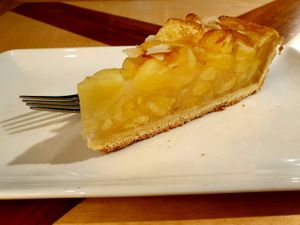 Vegan apple pie at DUS - Bistrot - TB in Dusseldorf