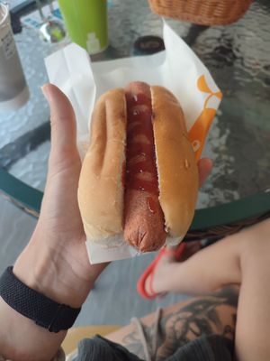Vegan Hotdog without Lettuce, Tomato and Honey sauce at DLS Vegetarian - Dé Lái Sù in Kaohsiung