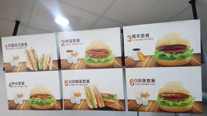 6 combo meals at DLS Vegetarian - Dé Lái Sù in Kaohsiung