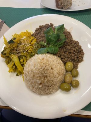 Main plate with lentils, brown rice, olives and mixed vegetables  at La Biotika in Madrid