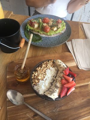 açai bowl & avo toast at 7th Heaven in Sutherland