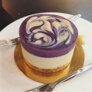 Raw blueberry & white chocolate cake at Raw Vega in Bangkok