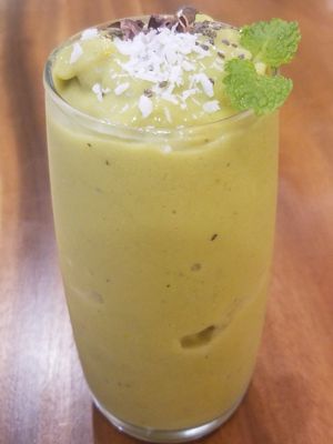 Mango green tea smoothie at Raw Vega in Bangkok