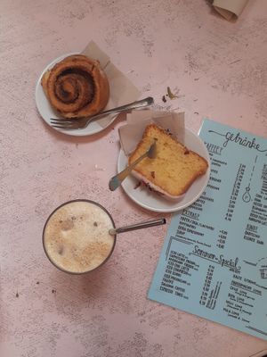Zimtschnecke, Zitronenkuchen und Iced Chai at Cafe Willi in Tubingen