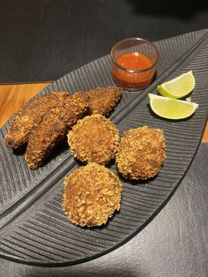 Bolinho de risoto e um tipo bacalhau (não lembro o nome, mas muito maravilhosos) at Piccoli Cucina in Sao Paulo