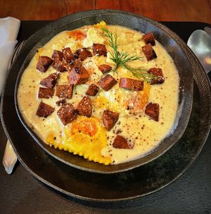 Ravioli de carne (incrivel !) com molho ao bacon at Piccoli Cucina in Sao Paulo