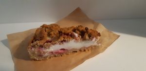 coconut-berry-crumble at Bez Lukru in Wroclaw