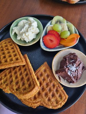 Karottenwaffeln mit Dattel Nutella und Kokosaufstrich at Bez Lukru in Wroclaw