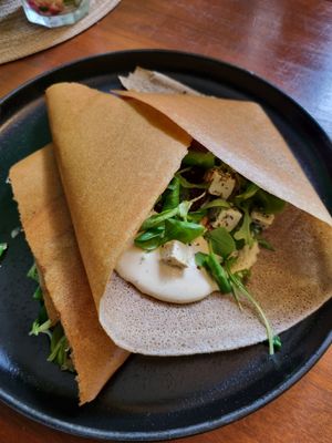 Rote Beete Buchweizenofannkuchen mit selbstgemachtem Frischkäse at Bez Lukru in Wroclaw