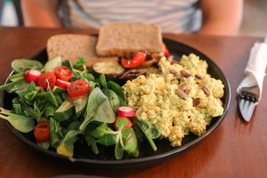 tofu scramble at Bez Lukru in Wroclaw