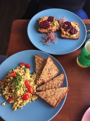 Scrambled tofu and hummus sandwich at Bez Lukru in Wroclaw
