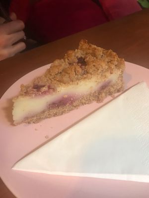 Crumble cheesecake at Bez Lukru in Wroclaw