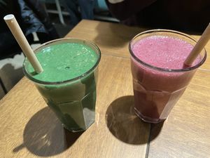 Green smoothie (tasted too strong of spirulina) and berry smoothie (good as always)  at SLA - Catharijne in Utrecht