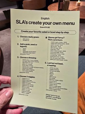 Compose your own bowl at SLA - Catharijne in Utrecht