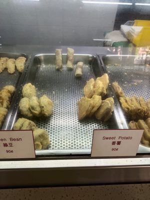 Vietnamese spring rolls at the back at Boon Pisang Goreng in Central Singapore