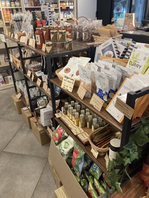 Vegan curries, pasta and sauces..  at Oizumi Kojo Nishi-Azabu 大泉工場 in Tokyo