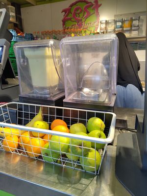 Freshly made smoothies at Zest in Ghent