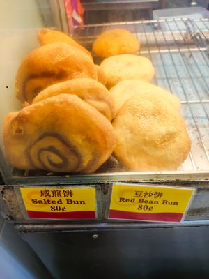 Salted bun at Delisnacks 德利食 - AMK 628 Market in Northeast Singapore