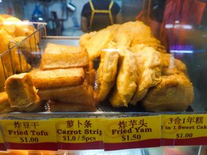 Fried items at Delisnacks 德利食 - AMK 628 Market in Northeast Singapore