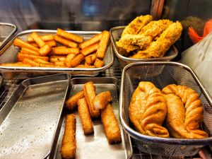 Curry puff etc at Delisnacks 德利食 - Shunfu Mart in Central Singapore