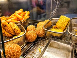 Sesame balls etc at Delisnacks 德利食 - Shunfu Mart in Central Singapore