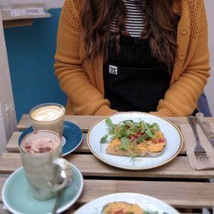 Sundries tomato hummus toast at Ginger & Co. Coffee in Shrewsbury