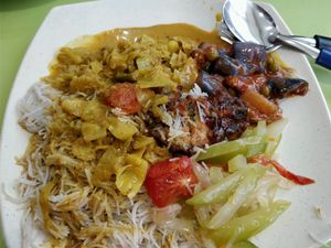 in CBD,
Bee hoon +4 vegetables, only $3. cheap cheap, chip chip at Vegan Curry Rice in West Singapore