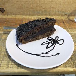 Bolo de chocolate  at Moko Veggie Cafe - Anjos in Lisbon