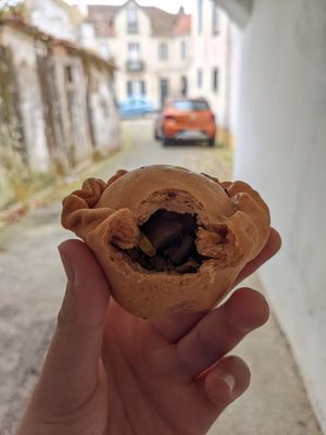 Empada de seitan at Moko Veggie Cafe - Anjos in Lisbon
