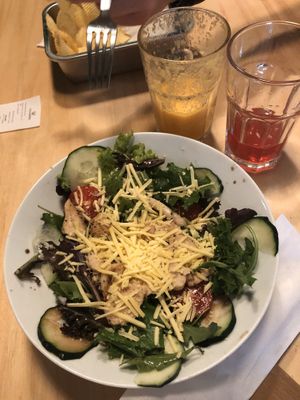 Salad with ‘chicken’ and smoothies   at Moko Veggie Cafe - Anjos in Lisbon